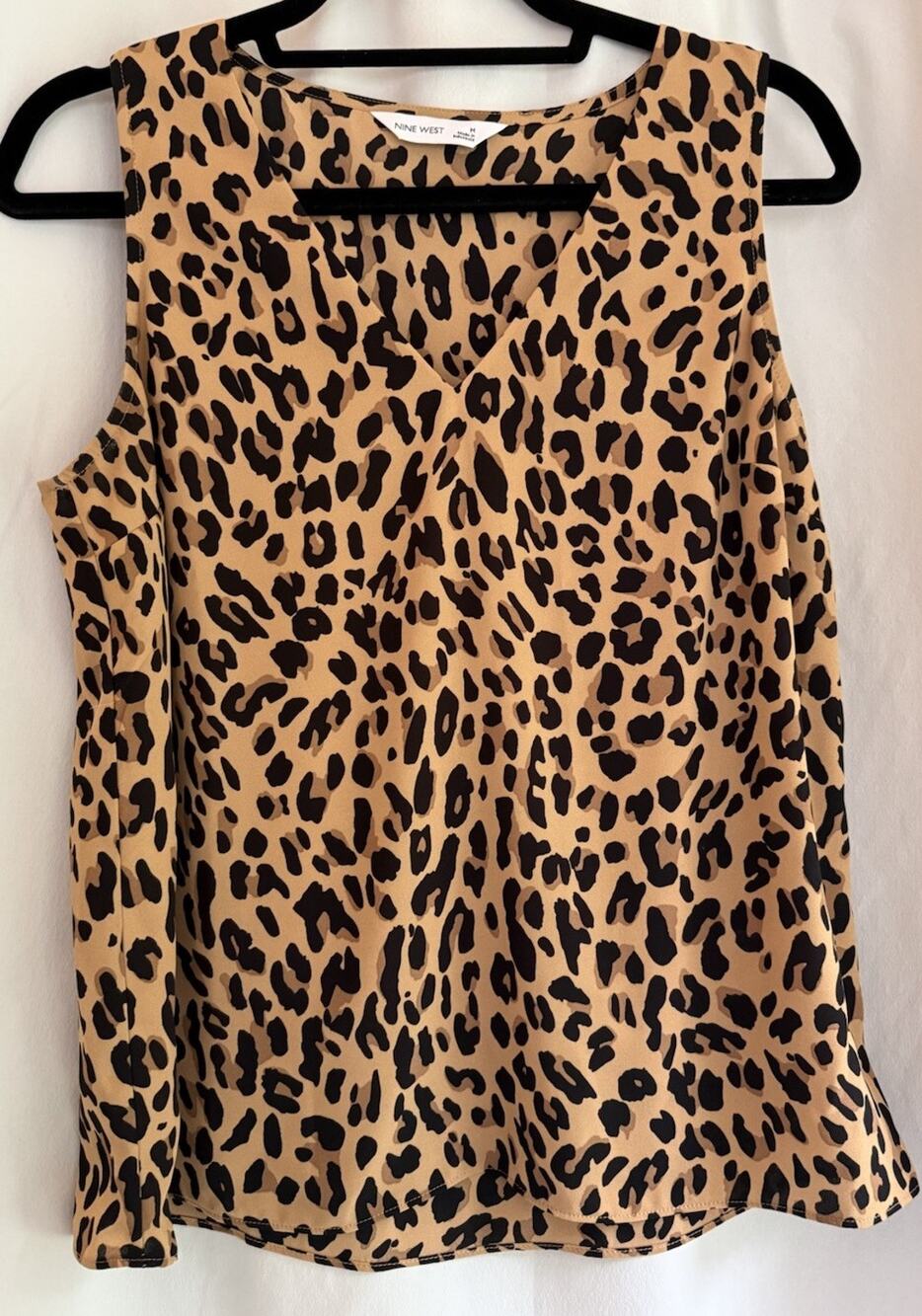Nine West Top Size Medium V Neck Animal Print Sleeveless Lined Blouse. Classy